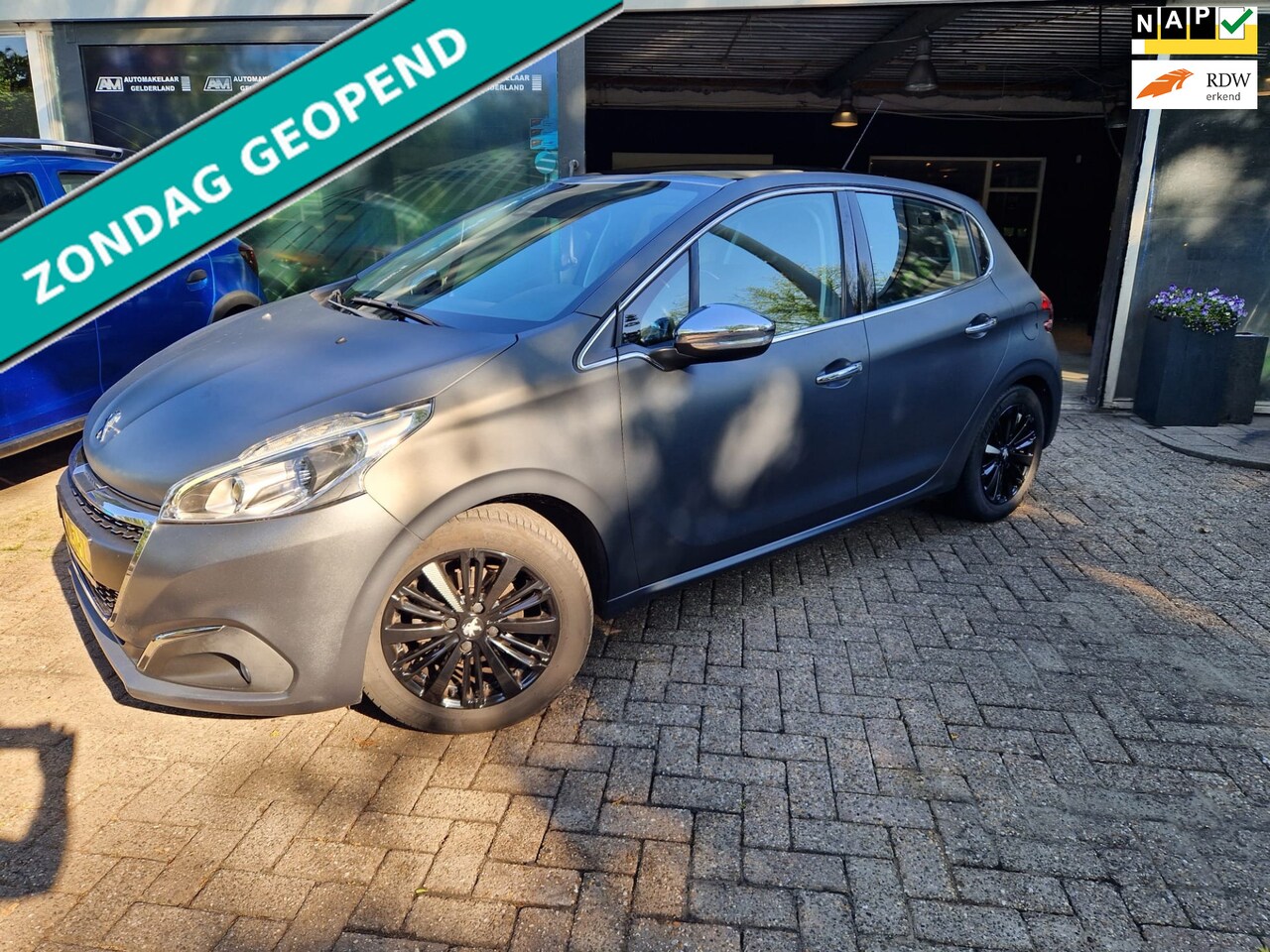 Peugeot 208 - 1.2 PureTech Allure | 2E EIGENAAR | 12MND GARANTIE | PANO | CAMERA | LAGE KM STAND | NAVI - AutoWereld.nl