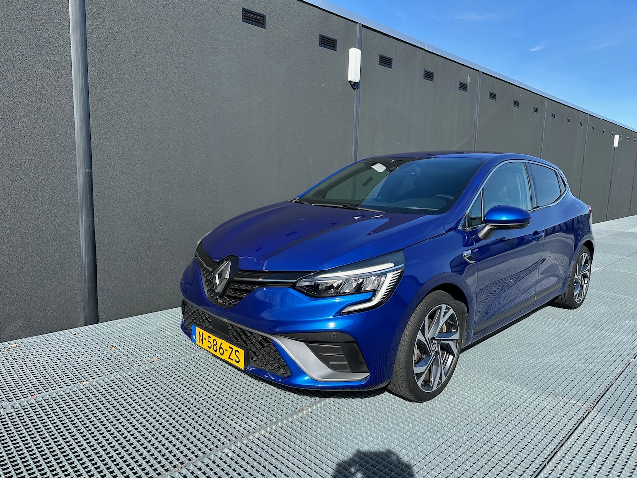 Renault Clio - 1.6 Hybrid R.S. Line - AutoWereld.nl