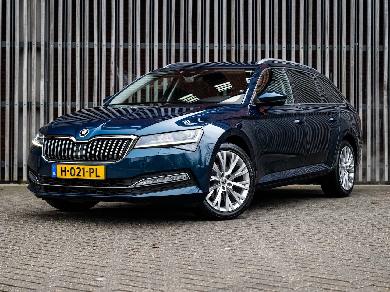 Skoda Superb Combi - 1.5 TSi 150pk DSG |EX BTW/BPM| Business Edition|ChrystalLight|Navi|Camera|Elektr.Stoel|DAB - AutoWereld.nl