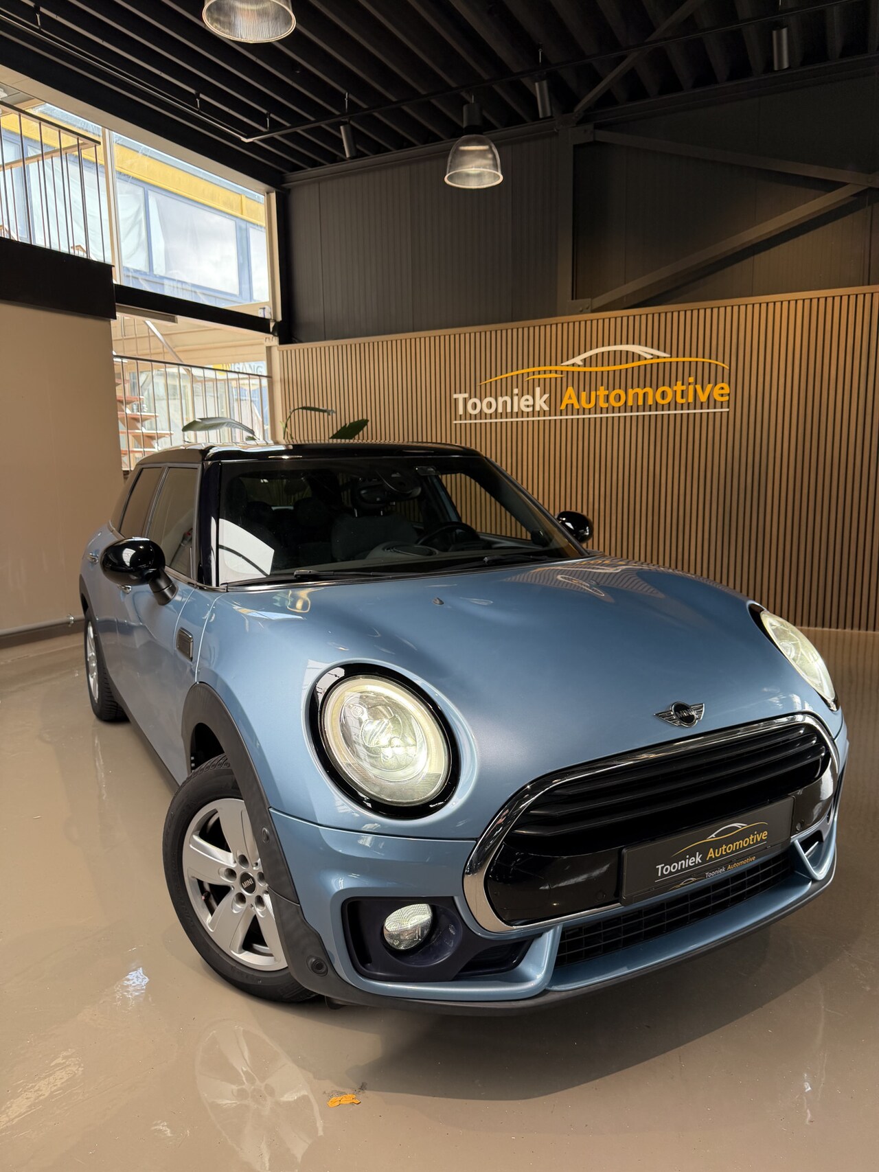 MINI Clubman - Mini 1.5 Cooper Business Panorama half stof / leer Navigatie Automaat - AutoWereld.nl