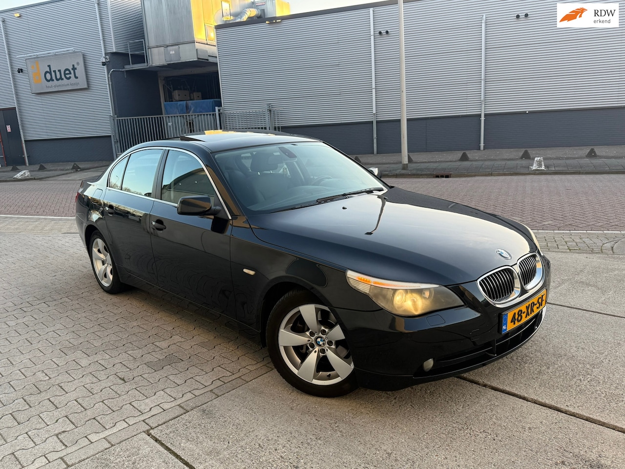 BMW 5-serie - 520i Executive DAK Stoelverwarming Volledig onderhouden NEW APK - AutoWereld.nl