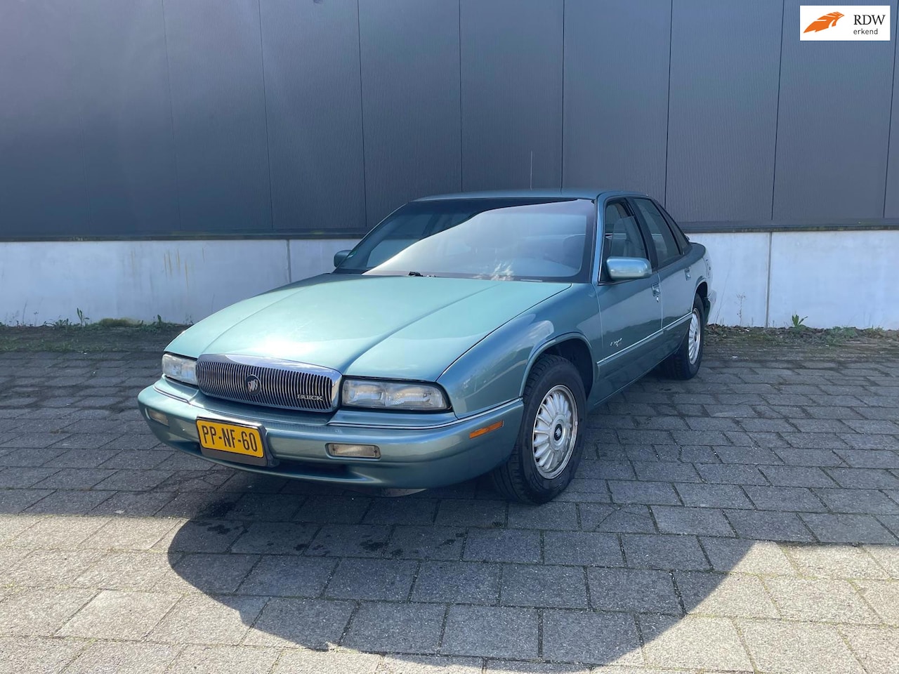 Buick Regal - 3.8 Custom Sedan 3.8 Custom Sedan - AutoWereld.nl