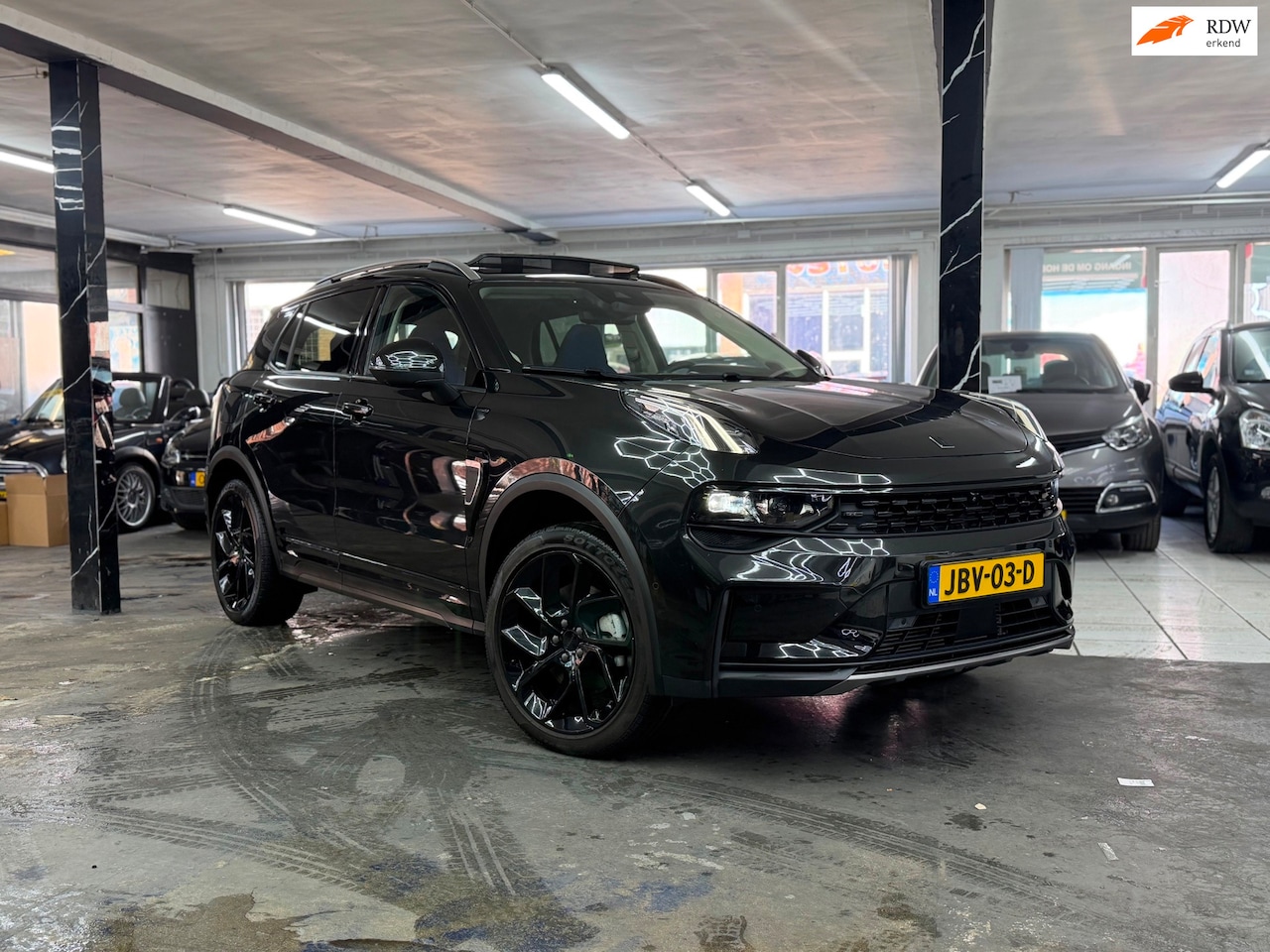 Lynk & Co 01 - 1.5 Plug in Hybird Black Edition BOMVOL | Pano | 360Camera - AutoWereld.nl