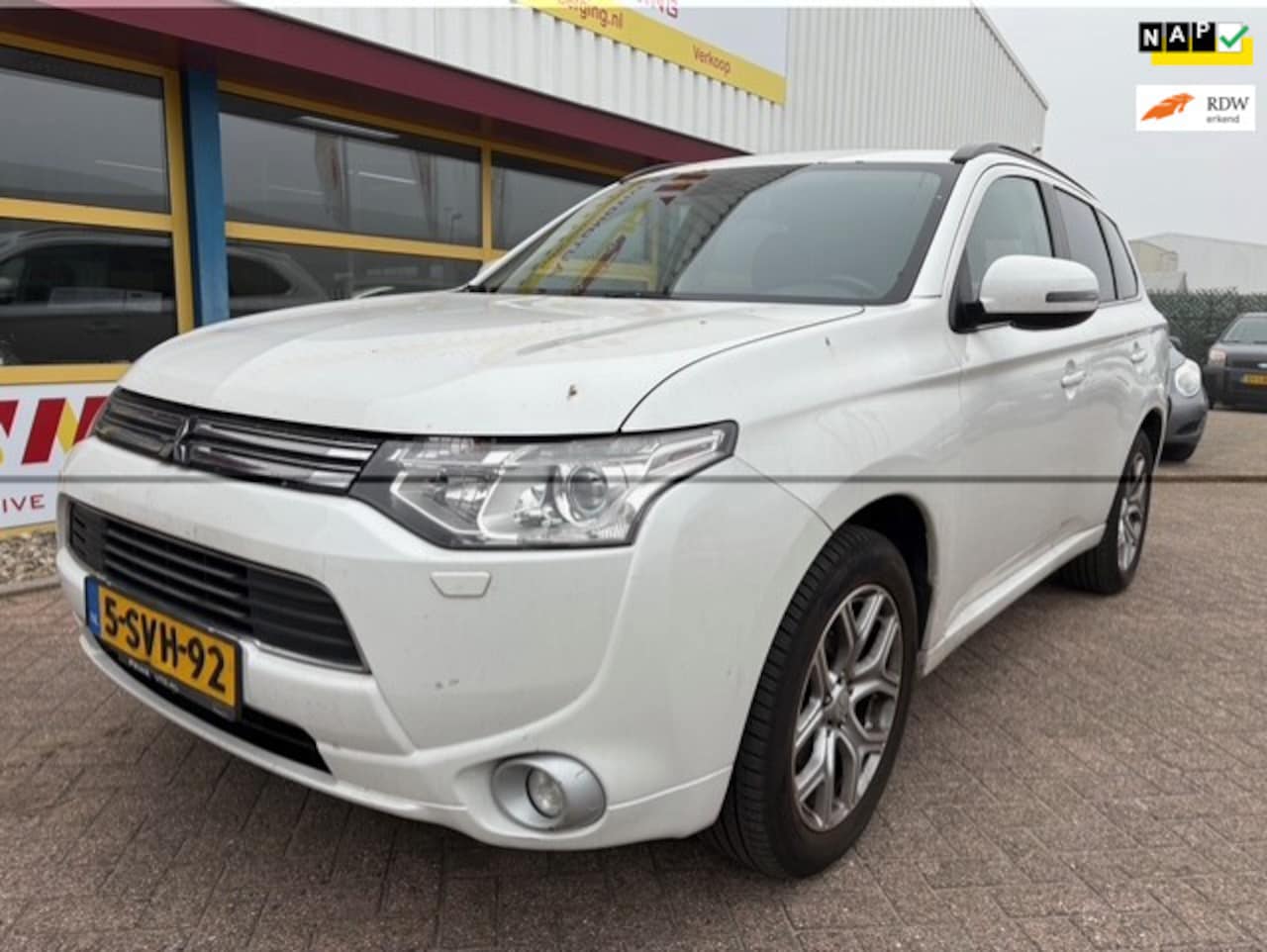 Mitsubishi Outlander - 2.0 PHEV instyle+ APK T/M 4-3-2027 - AutoWereld.nl