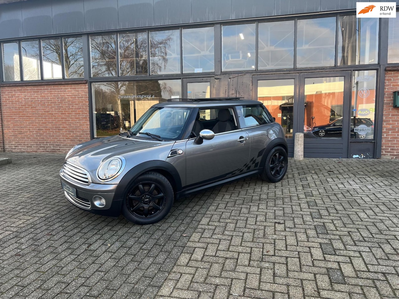 MINI Cooper - 1.4 One Anniversary MK II, Airco, Pano, Cruise control - AutoWereld.nl