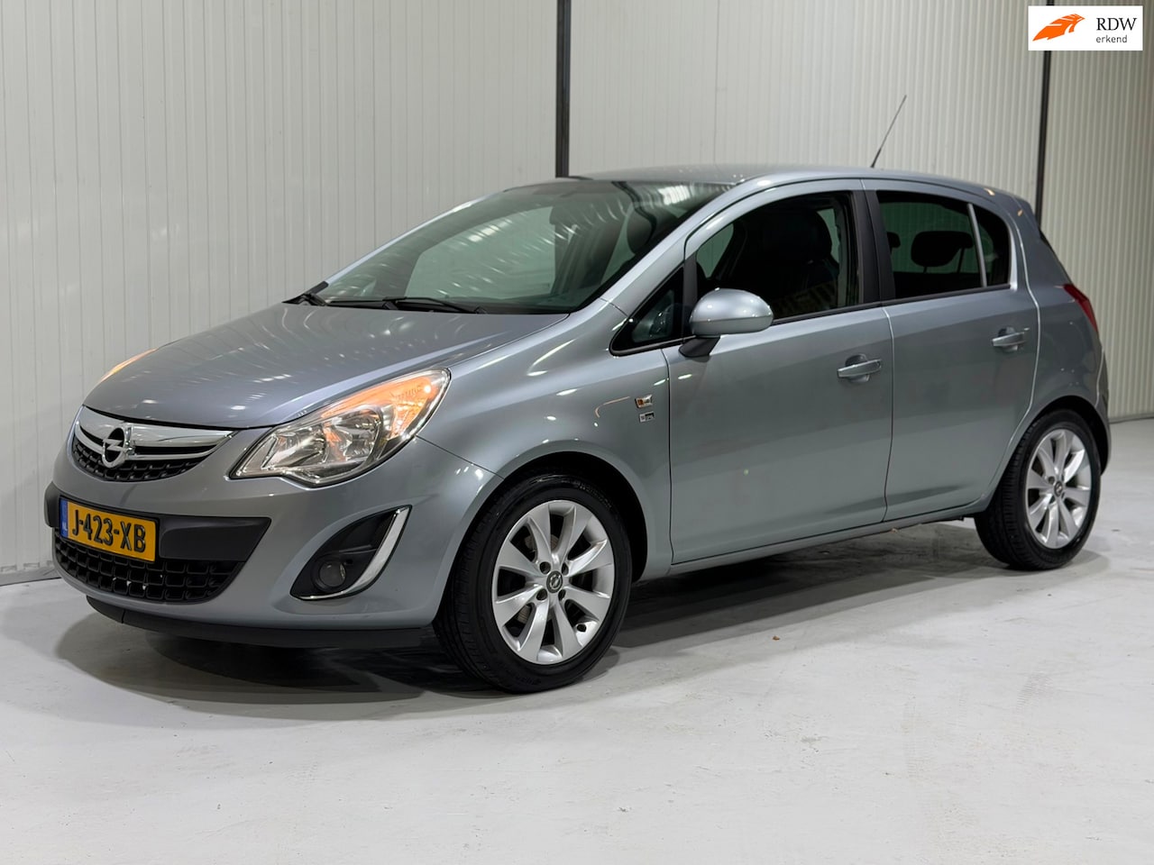 Opel Corsa - 1.4-16V NETTE STAAT - NWE APK - EDITION UITVOERING. - AutoWereld.nl