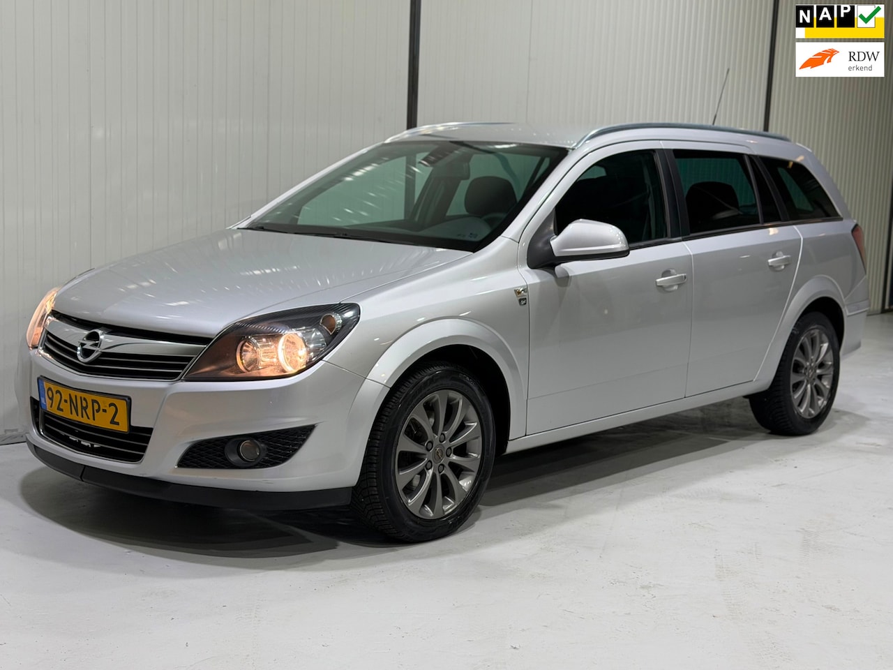 Opel Astra Wagon - 1.6 111 years Edition NETTE STAAT - TREKHAAK - PDC - NWE APK! - AutoWereld.nl