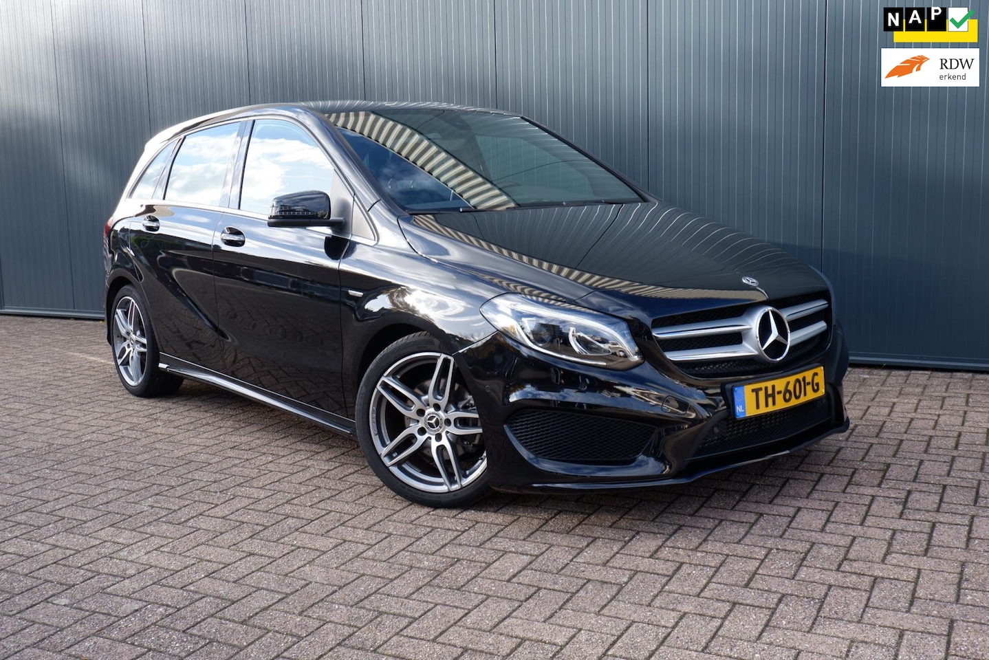 Mercedes-Benz B-klasse - 180 Business Solution AMG Upgrade Edition 180 Business Solution AMG Upgrade Edition - AutoWereld.nl