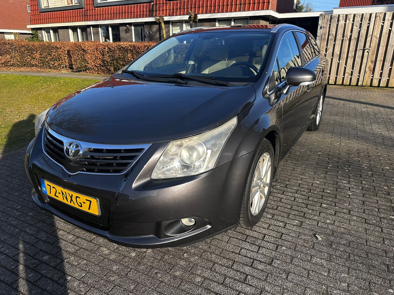 Toyota Avensis Wagon - 2.0 VVTi Business - AutoWereld.nl