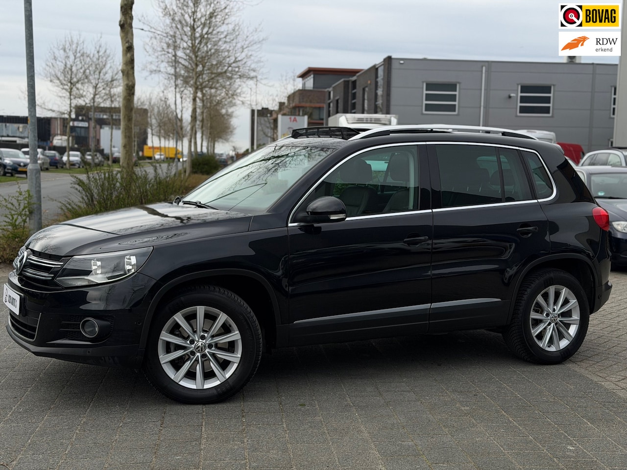 Volkswagen Tiguan - 2.0 TSI Sport&Style 4Motion | Automaat | Airco | NAP | Pano - AutoWereld.nl