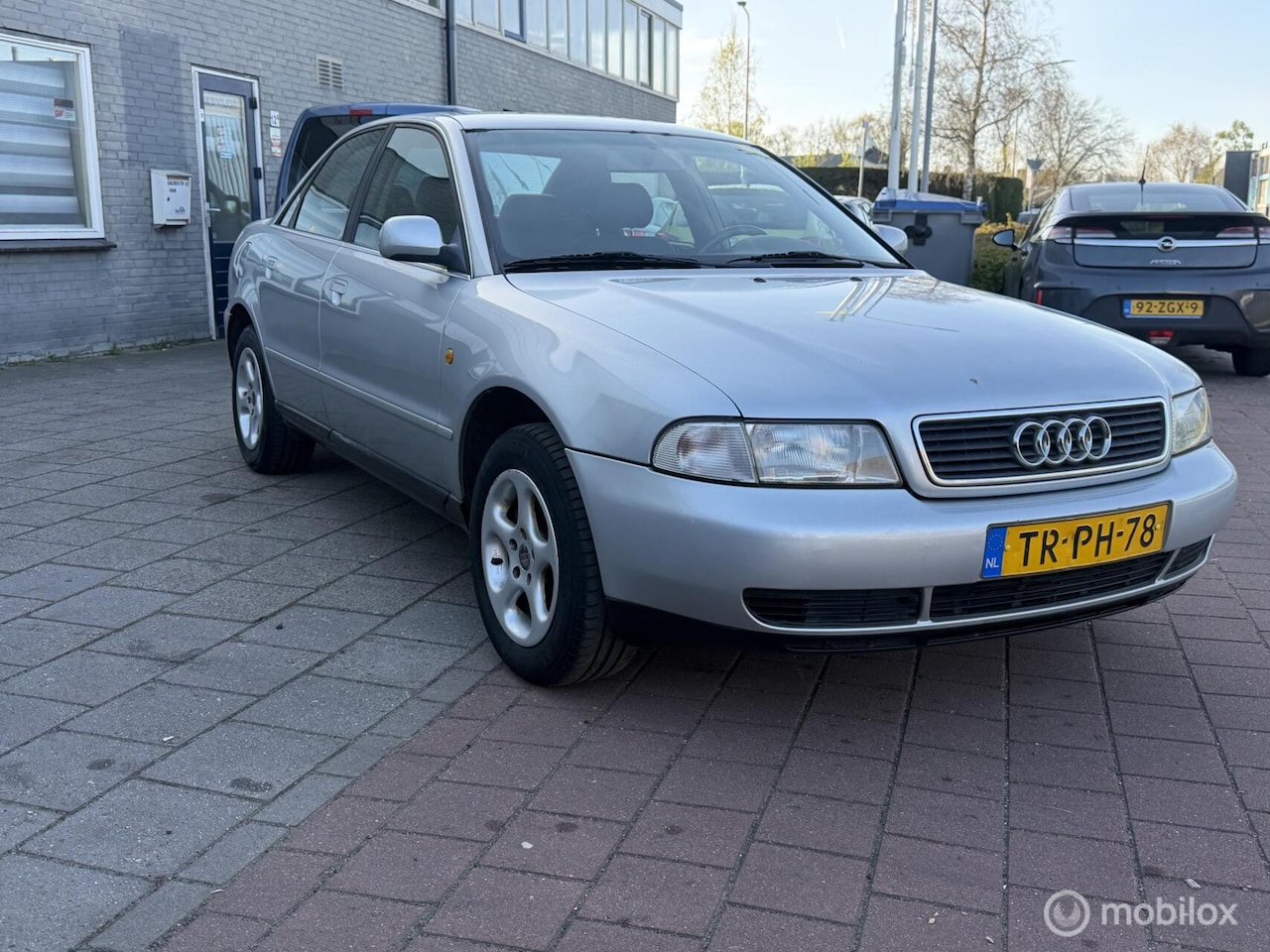 Audi A4 Limousine - 1.8 5V Advance - AutoWereld.nl