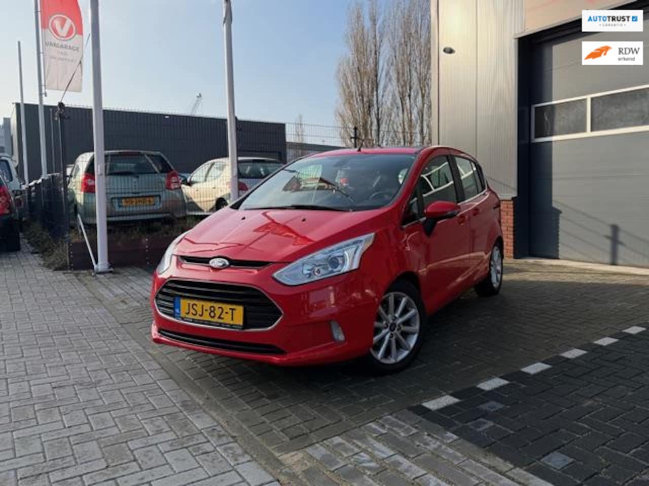 Ford B-Max - 1.0 EcoBoost Titanium led,trekhaak,pano dak apk 15-01-2027 - AutoWereld.nl