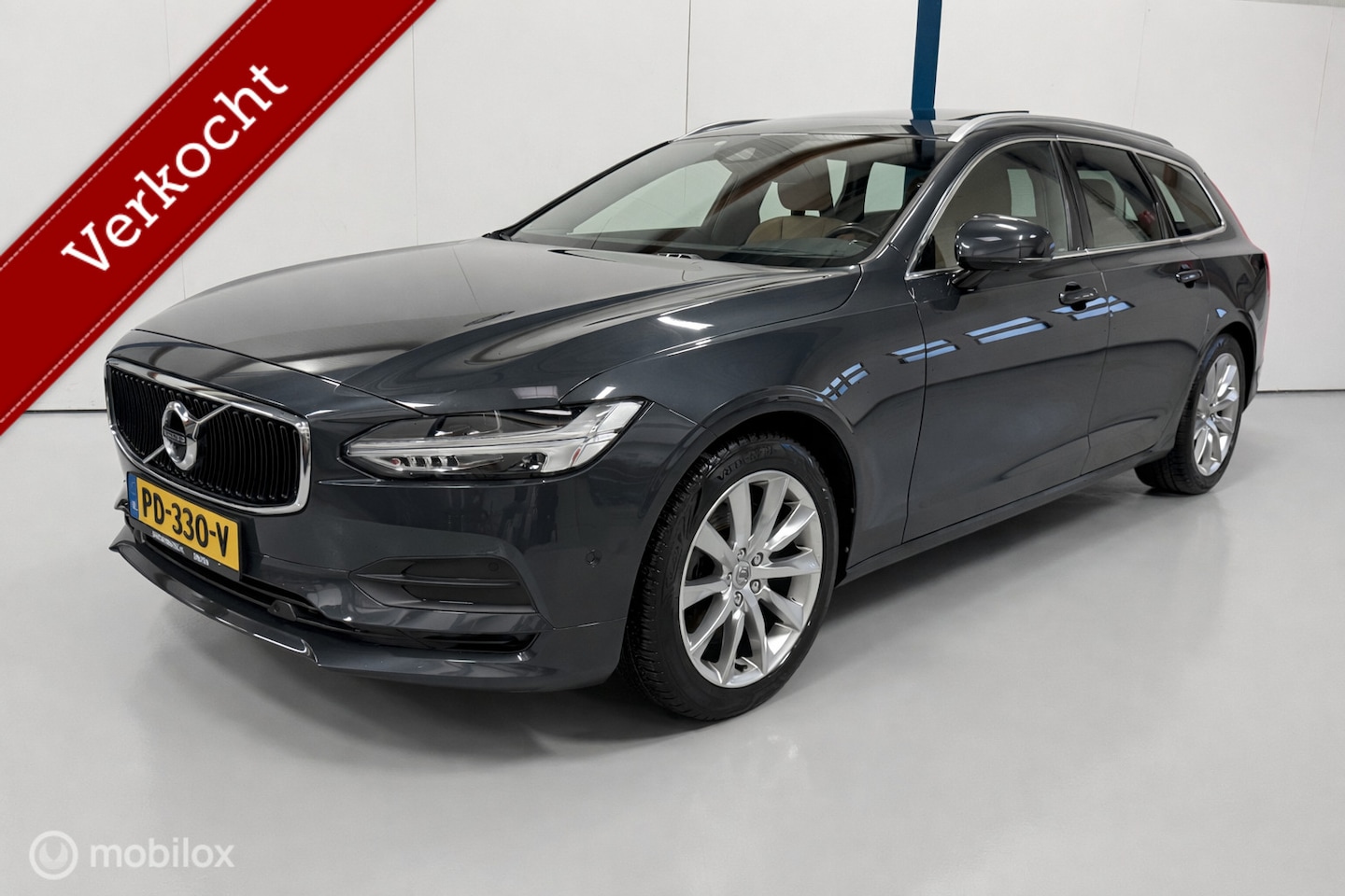 Volvo V90 - 2.0 T5 Momentum PANO/HUD/360/LEER/CARPLAY - AutoWereld.nl
