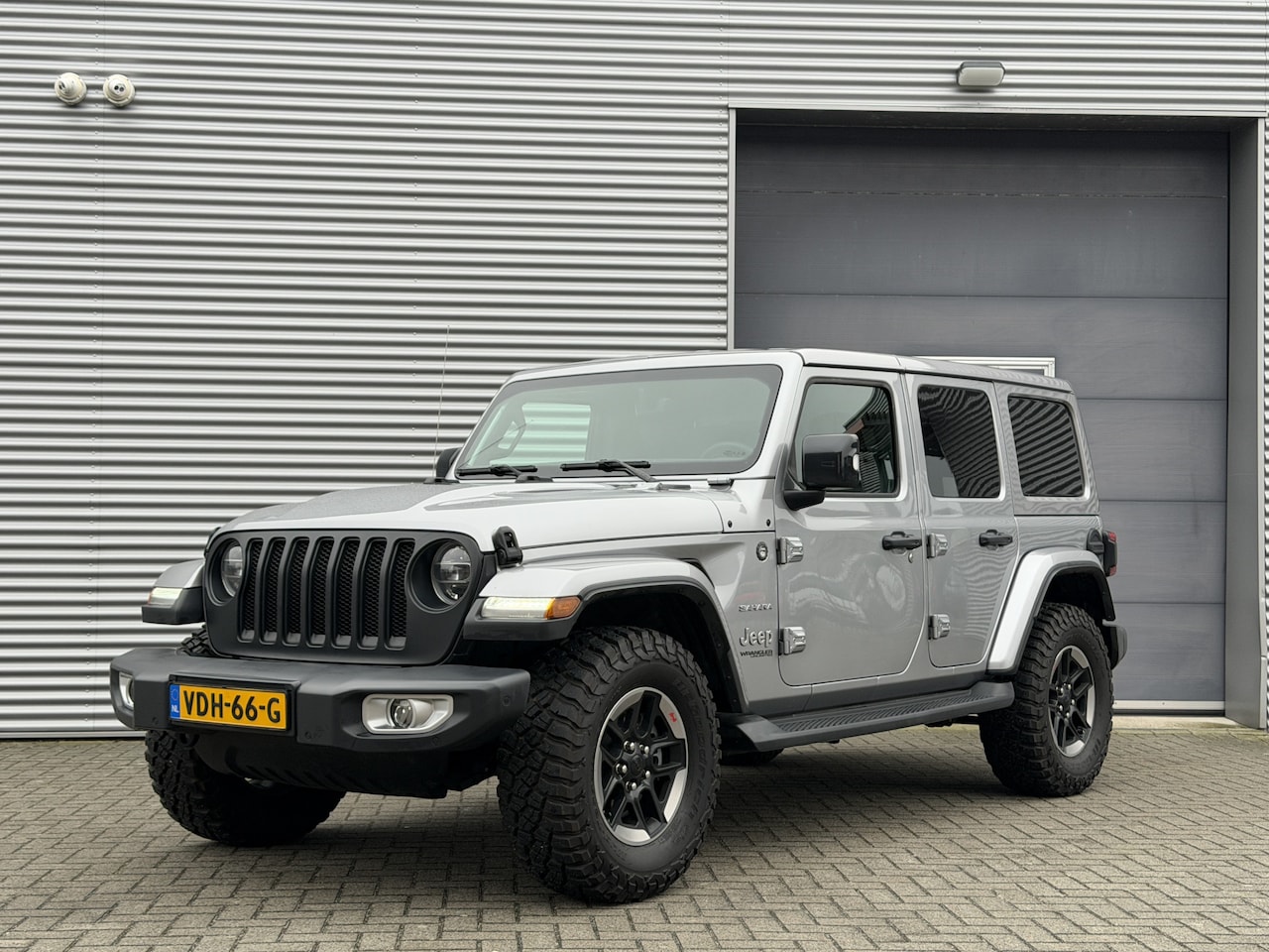 Jeep Wrangler - 2.2D Sahara I Aut. I Grijs Kenteken I 11000 Km I Carplay I Leder I 4WD - AutoWereld.nl