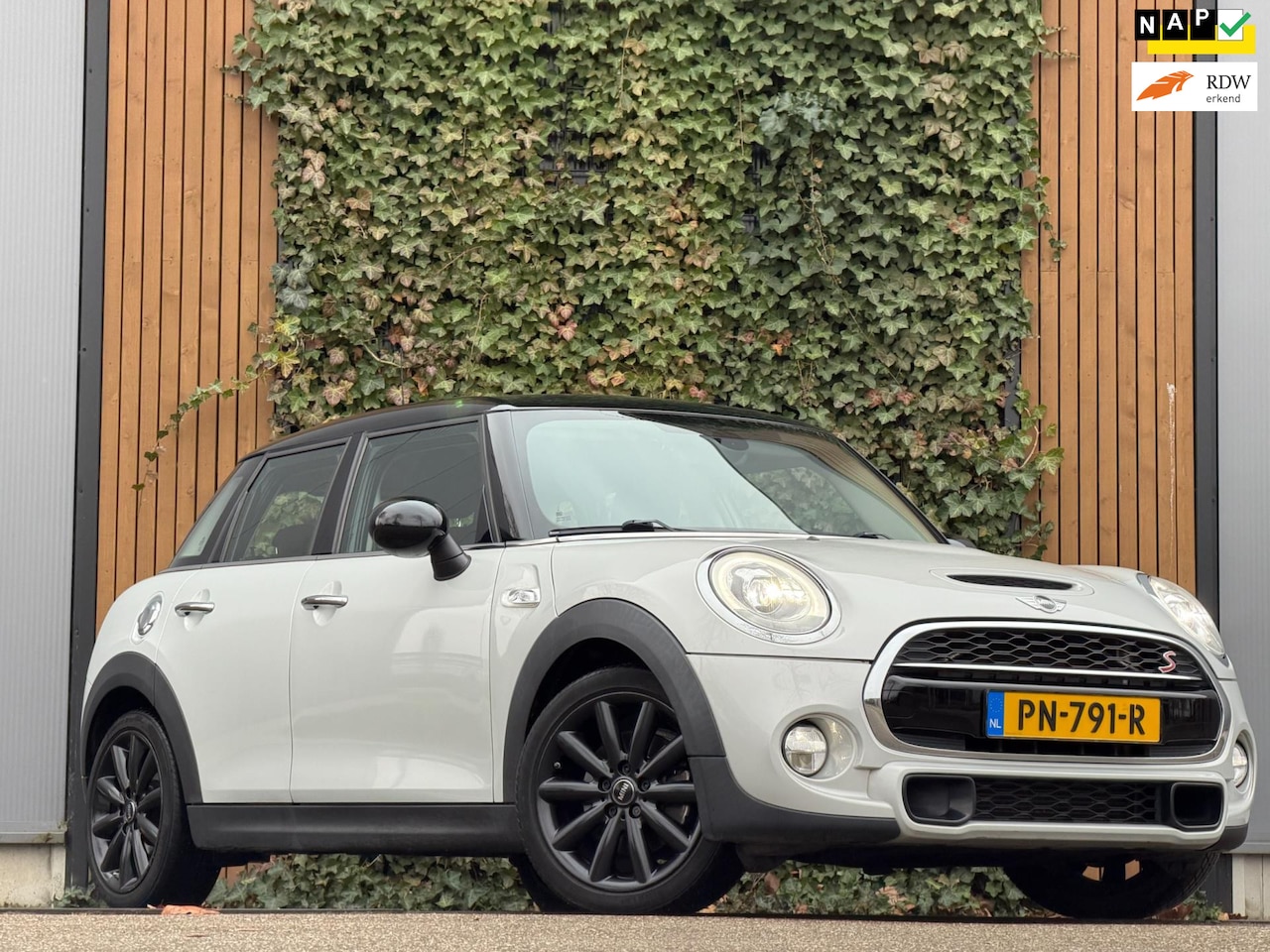 MINI Cooper S - Mini 2.0 Chili Serious Business|NAVI|CRUSE|LEDER - AutoWereld.nl