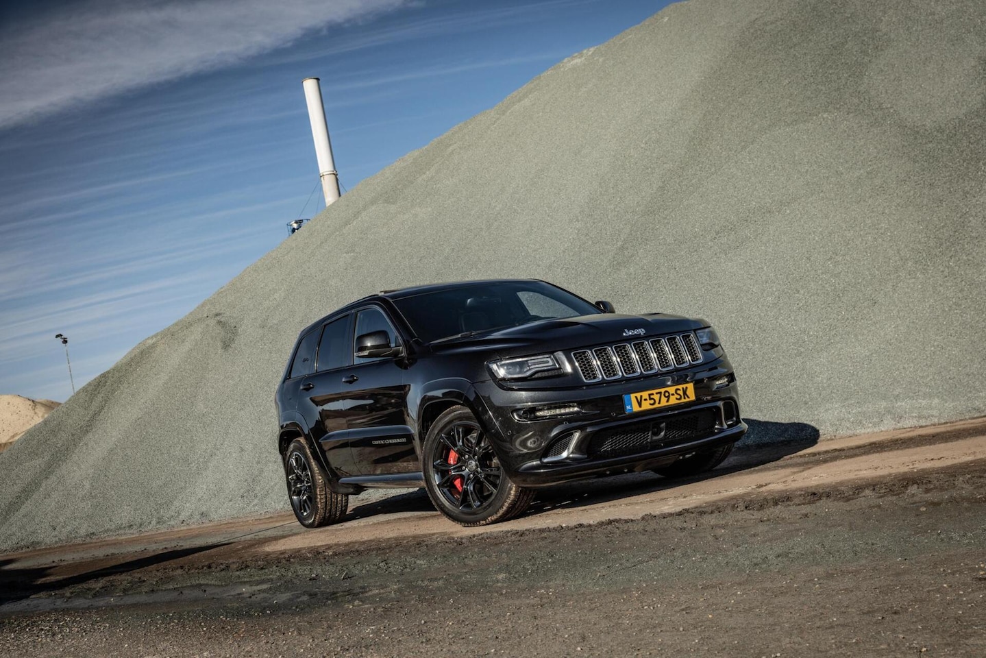 Jeep Grand Cherokee - 6.4 V8 SRT Grijs Kenteken - LPG/G3 - Pano - Leder - Xenon - AutoWereld.nl