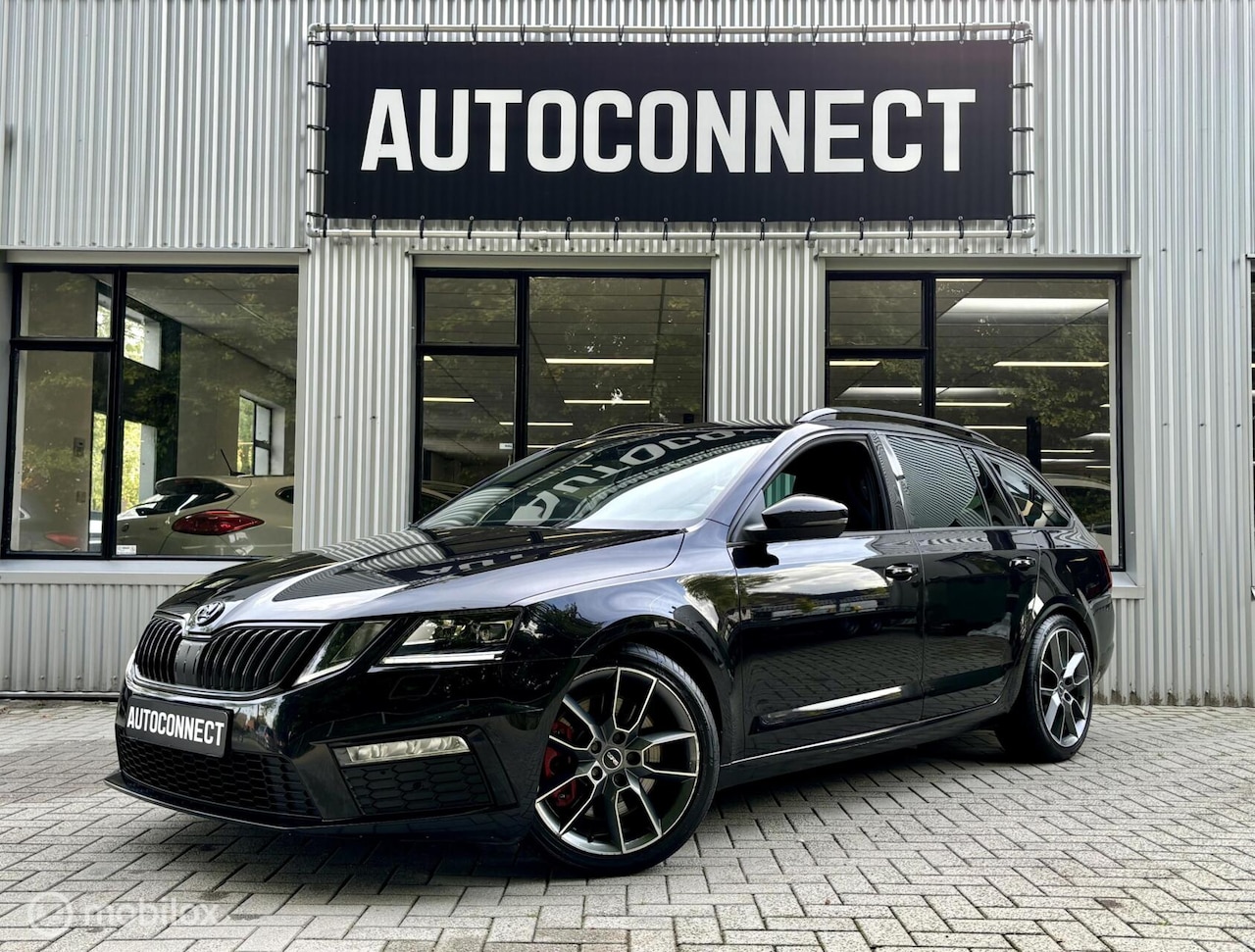 Skoda Octavia Combi - 2.0 TSI RS. NAVI, AUTOMAAT, CRUISE, STOELVERWARMING. - AutoWereld.nl