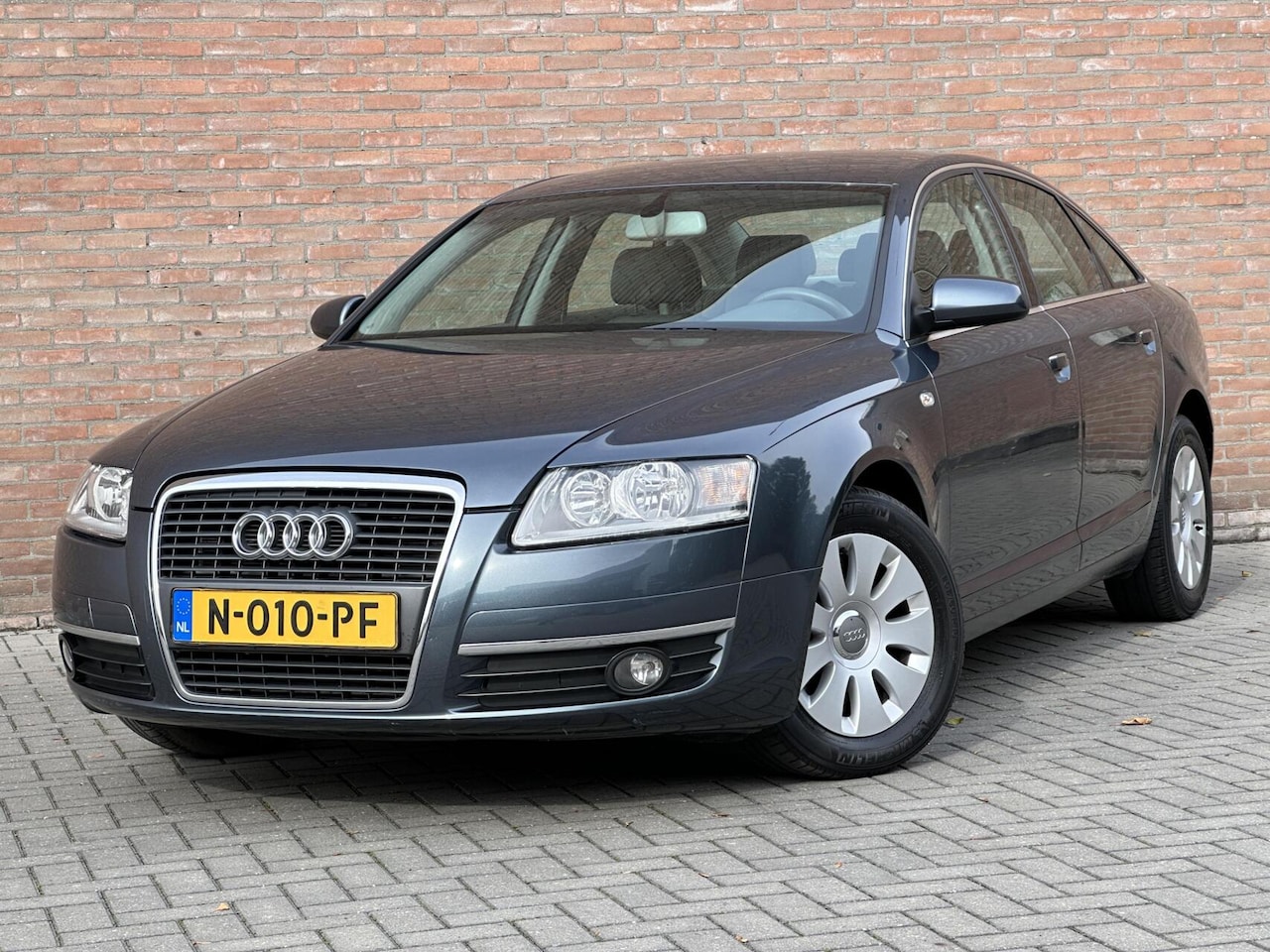 Audi A6 Limousine - Sedan 2.4 V6 Automaat - Leder - 99DKM - Youngtimer - Navi - AutoWereld.nl