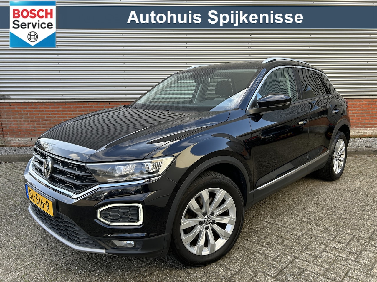Volkswagen T-Roc - 1.5 TSI Sport | Panorama-dak | Trekhaak | Dealer Onderhouden | Achteruitrijcamera | Carpla - AutoWereld.nl