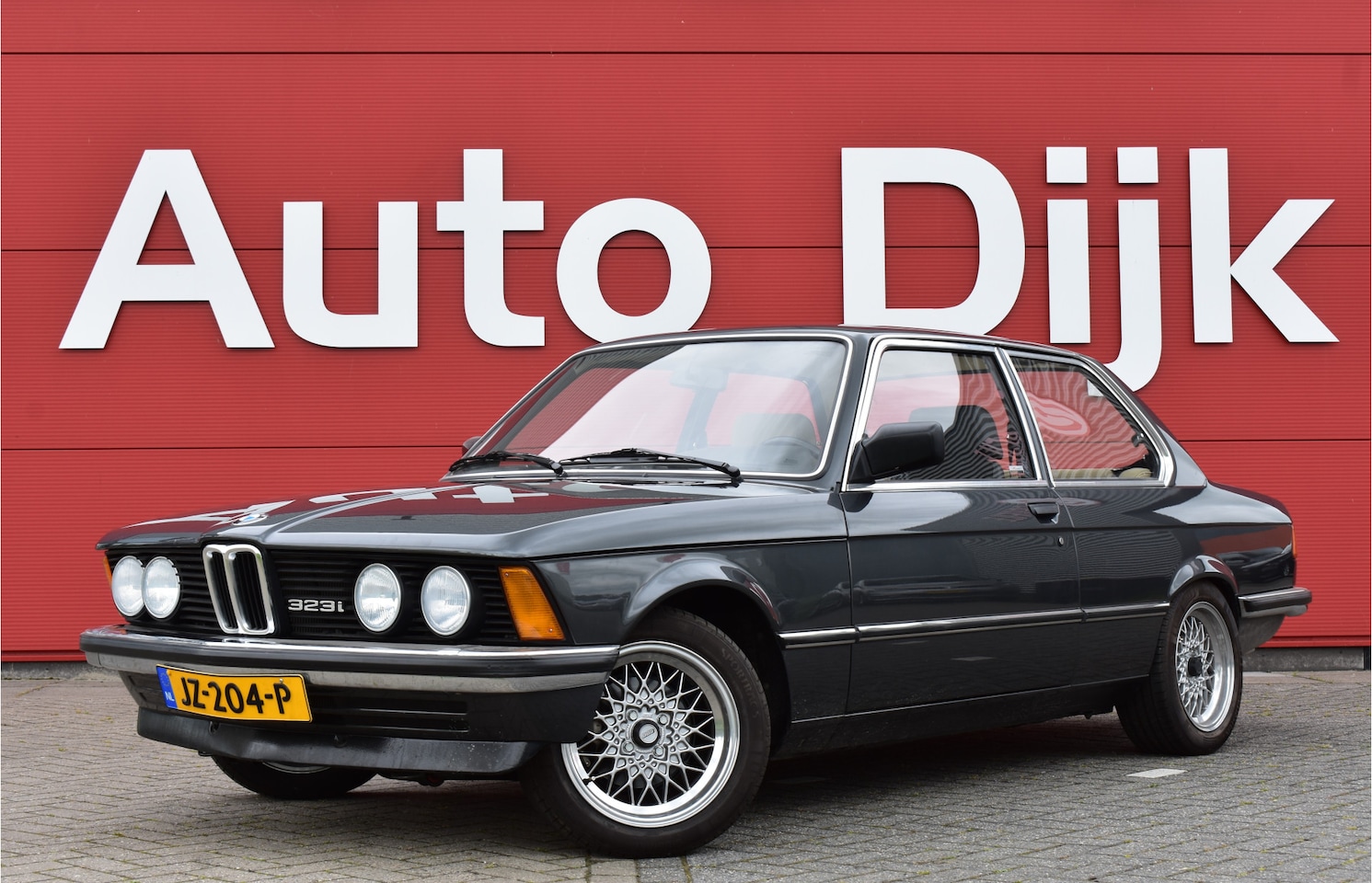 BMW 3-serie - 323i Uniek! | Top gerestaureerd | Volledige documentatie Paasmaandag van 10:00 tot 16:00 g - AutoWereld.nl