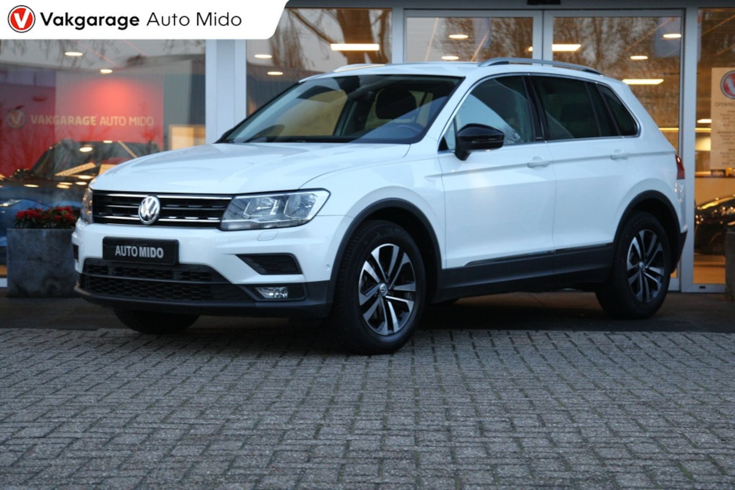 Volkswagen Tiguan - 1.5 TSI DSG Automaat IQ DRIVE | Elektr. trekhaak | 1e eigenaar - AutoWereld.nl