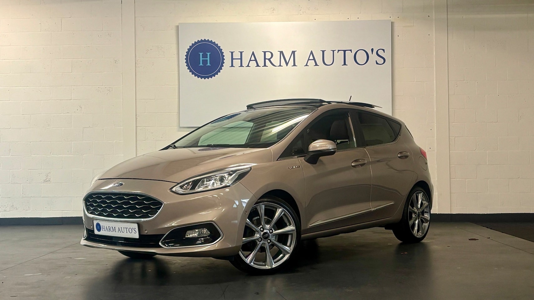 Ford Fiesta - 1.0 EcoBoost Vignale Automaat / Panorama / Navi / Cruise / CAM / LED - AutoWereld.nl