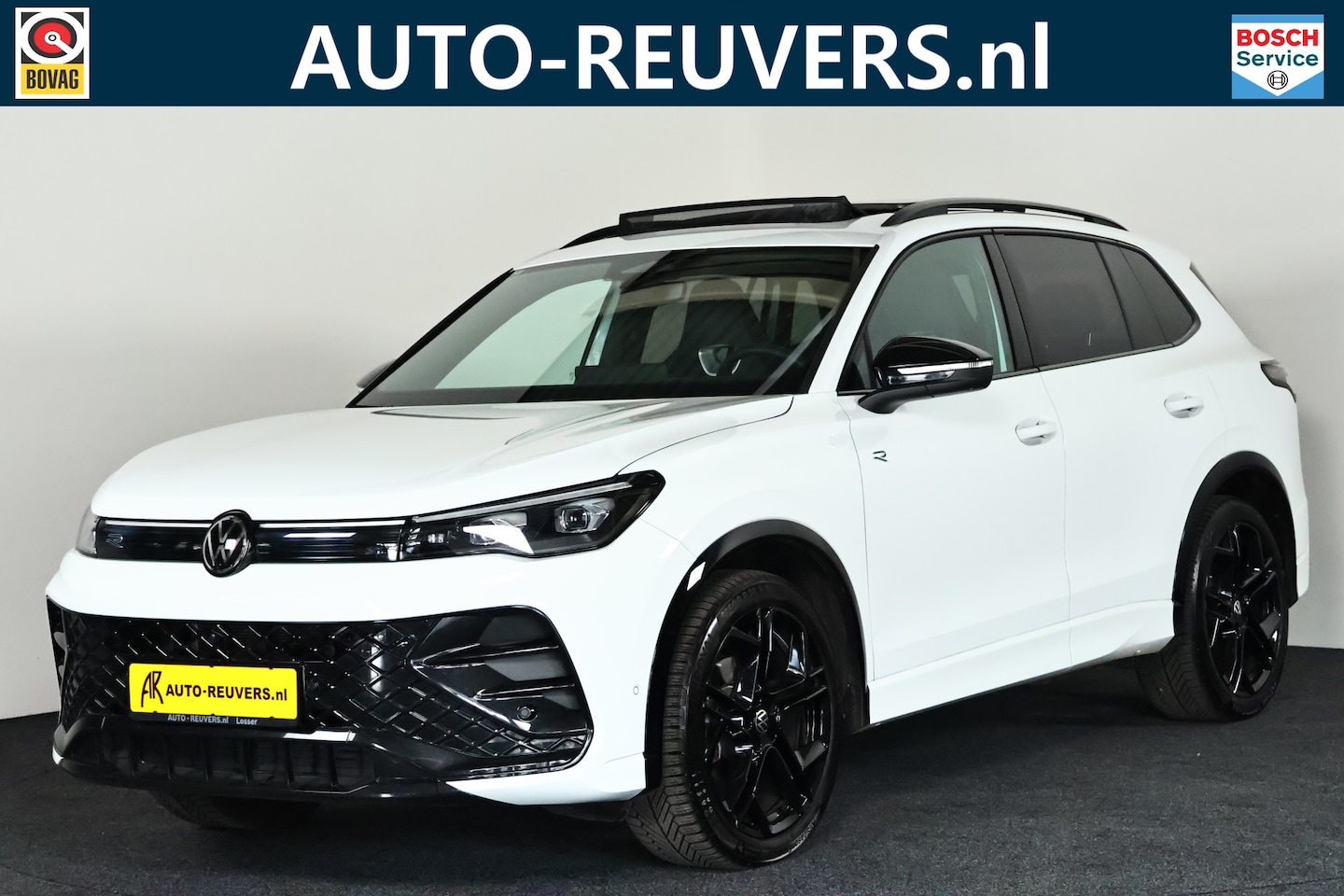 Volkswagen Tiguan - 1.5 eTSI R-Line / Panorama / IQ drive / HUD / CarPlay - AutoWereld.nl