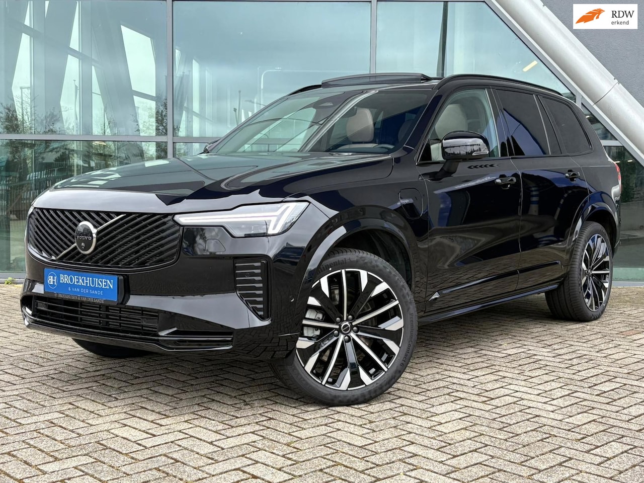 Volvo XC90 - 2.0 T8 Plug-in hybrid AWD Ultra Dark 455pk Luchtvering / Bowers Wilkins / Trekhaak / Massa - AutoWereld.nl
