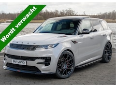 Land Rover Range Rover Sport - P550e Autobiography | VERWACHT | URBAN RED LABEL | 24" inch | Trekhaak | Standkachel |