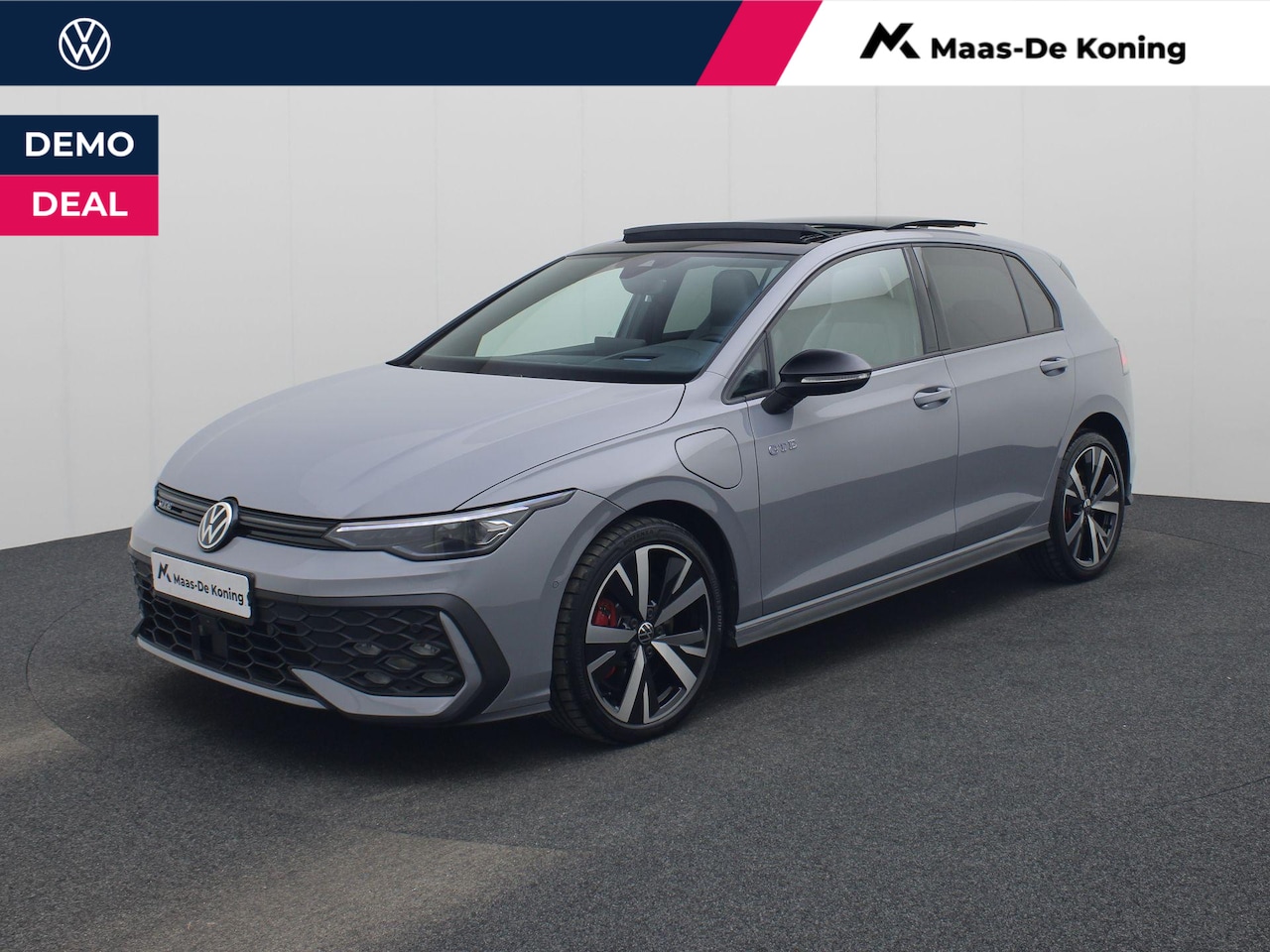 Volkswagen Golf - 1.5eHybrid 200kW/272PK Black Style GTE · Panoramadak · 360°Camera + Parkeersensoren · Lede - AutoWereld.nl