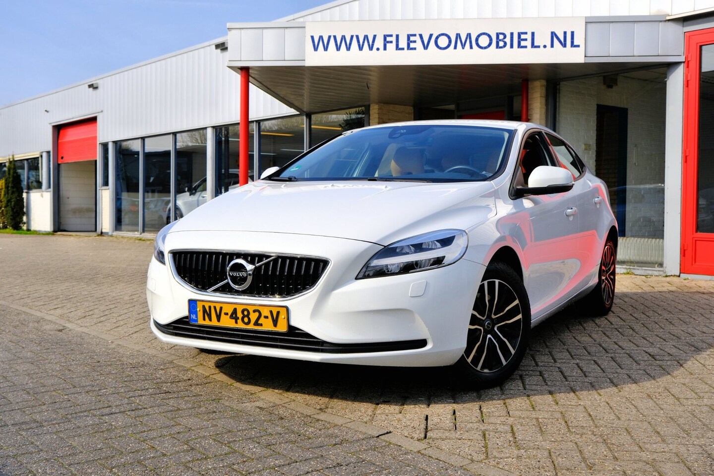 Volvo V40 - 2.0 T2 Nordic+ Leder|1e Eig|Navi|Clima|LMV - AutoWereld.nl