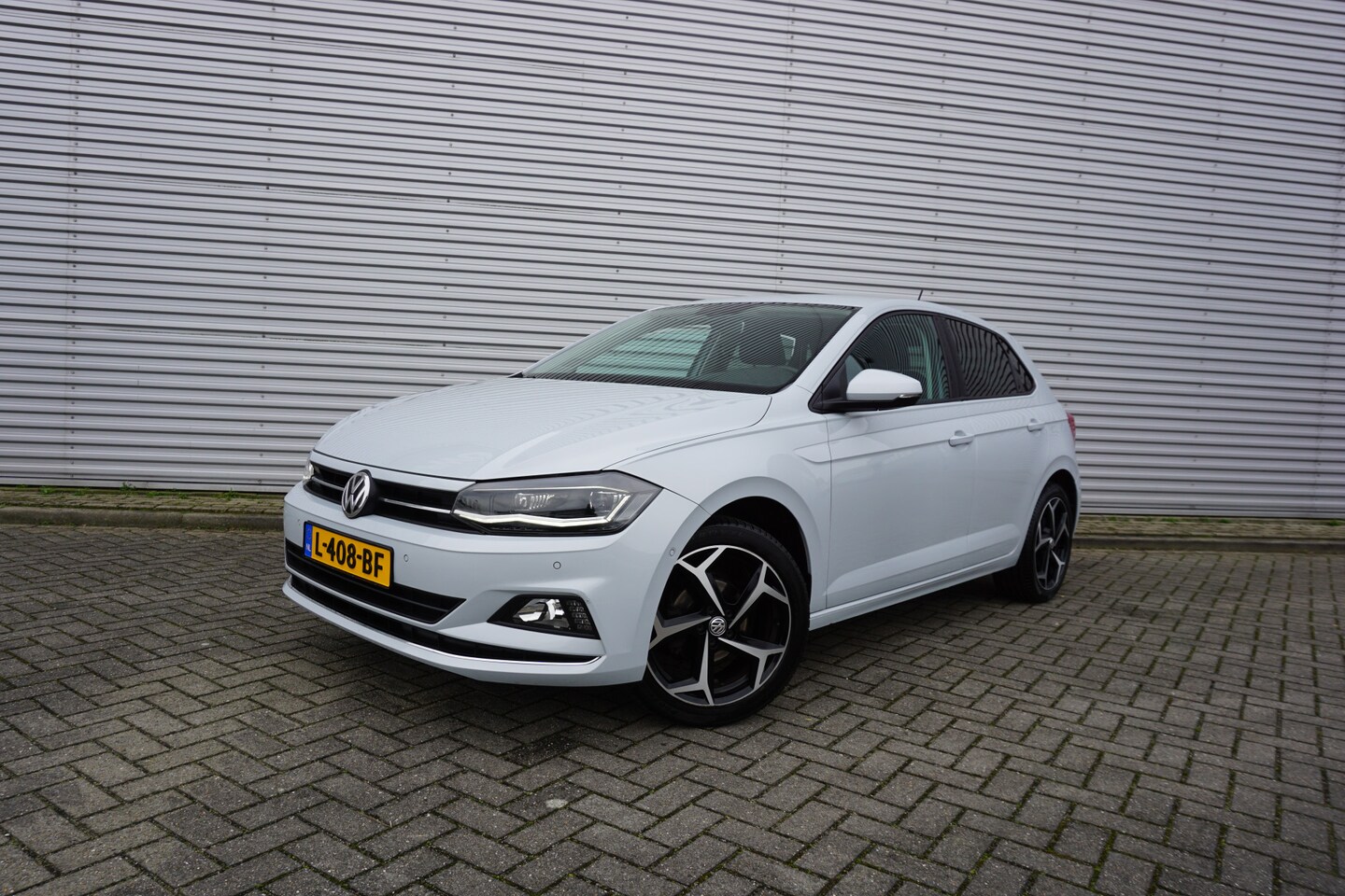 Volkswagen Polo - 1.0 TSI Highline AUTOMAAT - Climate / Navi / Cruise / Camera / Stoelverw. / Lm velgen - AutoWereld.nl