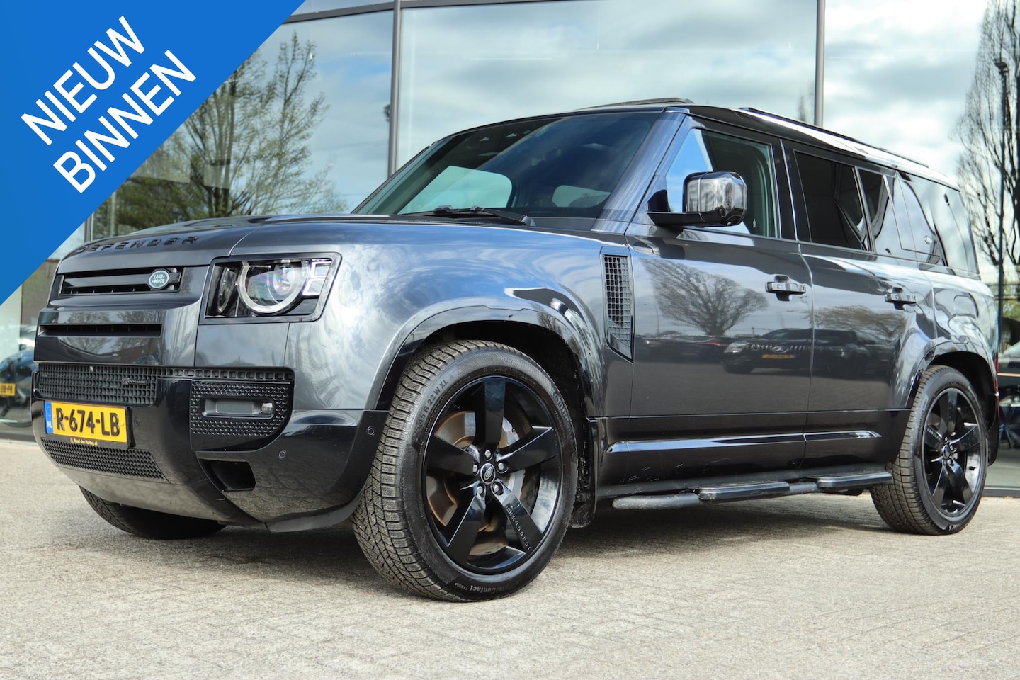 Land Rover Defender 110 - 2.0 P400E 110 X-DYNAMIC HSE BLACK PACK | PANO | TREKHAAK | 360 CAMERA | KOELKAST | MERIDIA - AutoWereld.nl