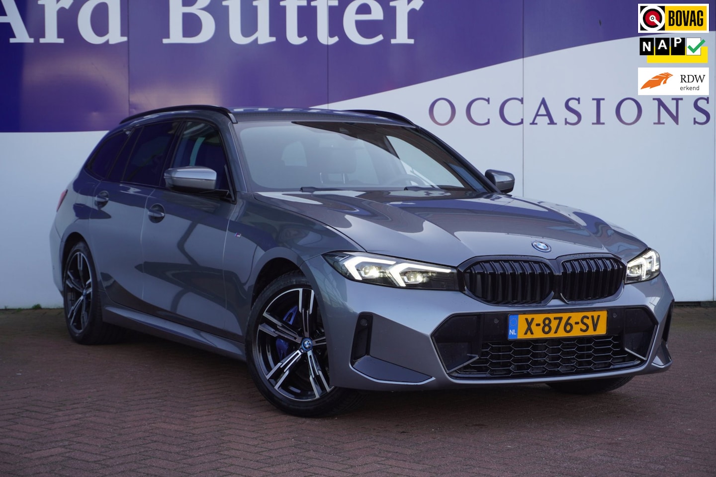 BMW 3-serie Touring - 320e M-Sport / 1EIG / M-Brakes / Stoel&Stuur-verw. / Vol-leder / Sfeerverlichting / LCI-mo - AutoWereld.nl