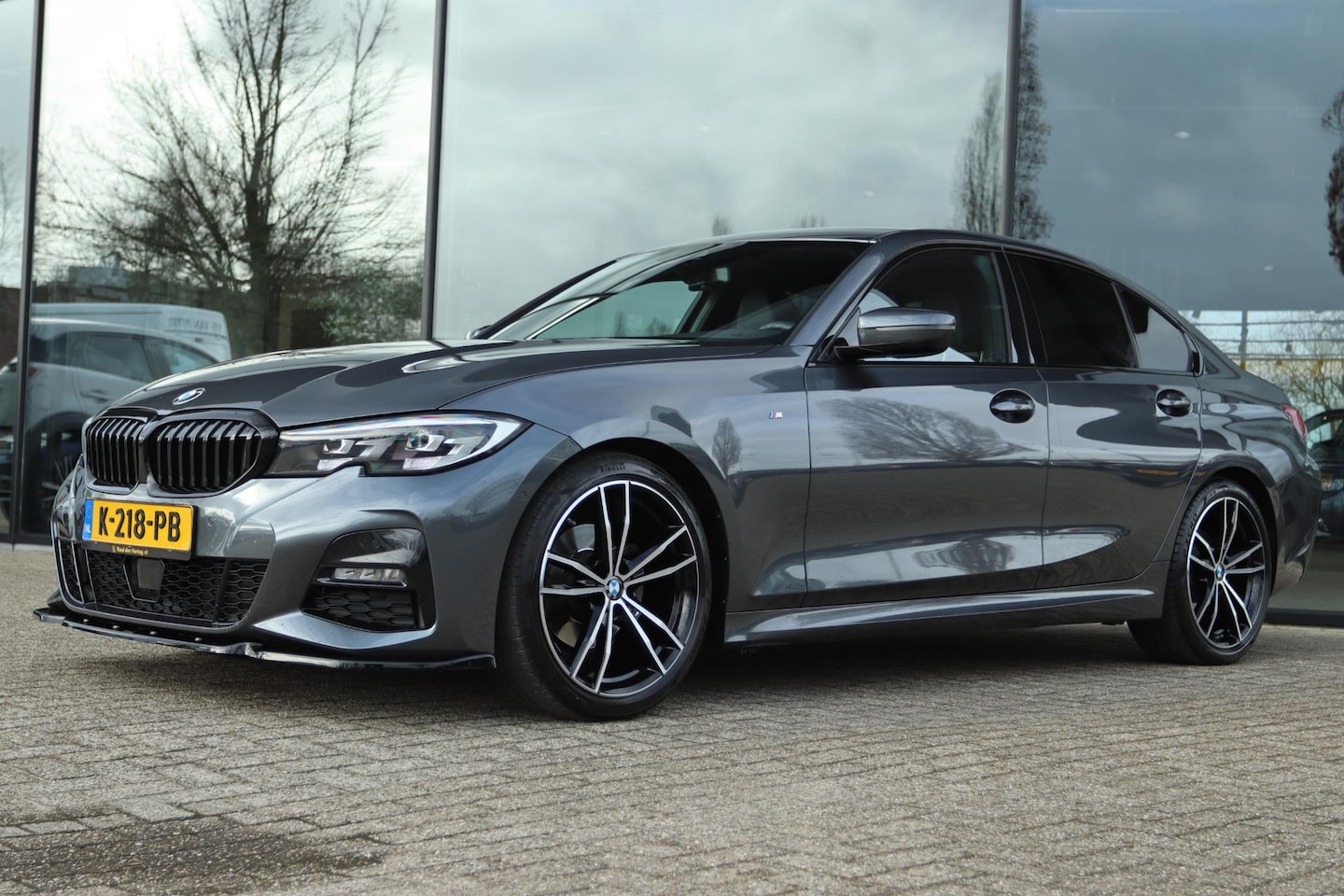 BMW 3-serie - 320I HIGH EXECUTIVE M-SPORT | SHADOWLINE | MAXTON | CARPLAY | ADAPT. CRUISE | LED | CAMERA - AutoWereld.nl
