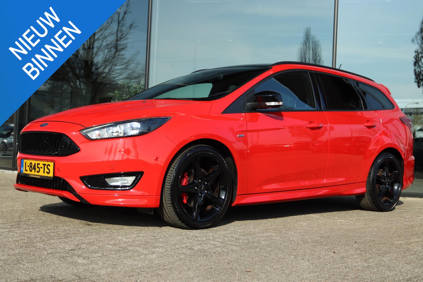 Ford Focus Wagon - 1.5 150PK RED EDITION ST-LINE | CARPLAY | PDC | PRIVACY | SPORTUITLAAT - AutoWereld.nl