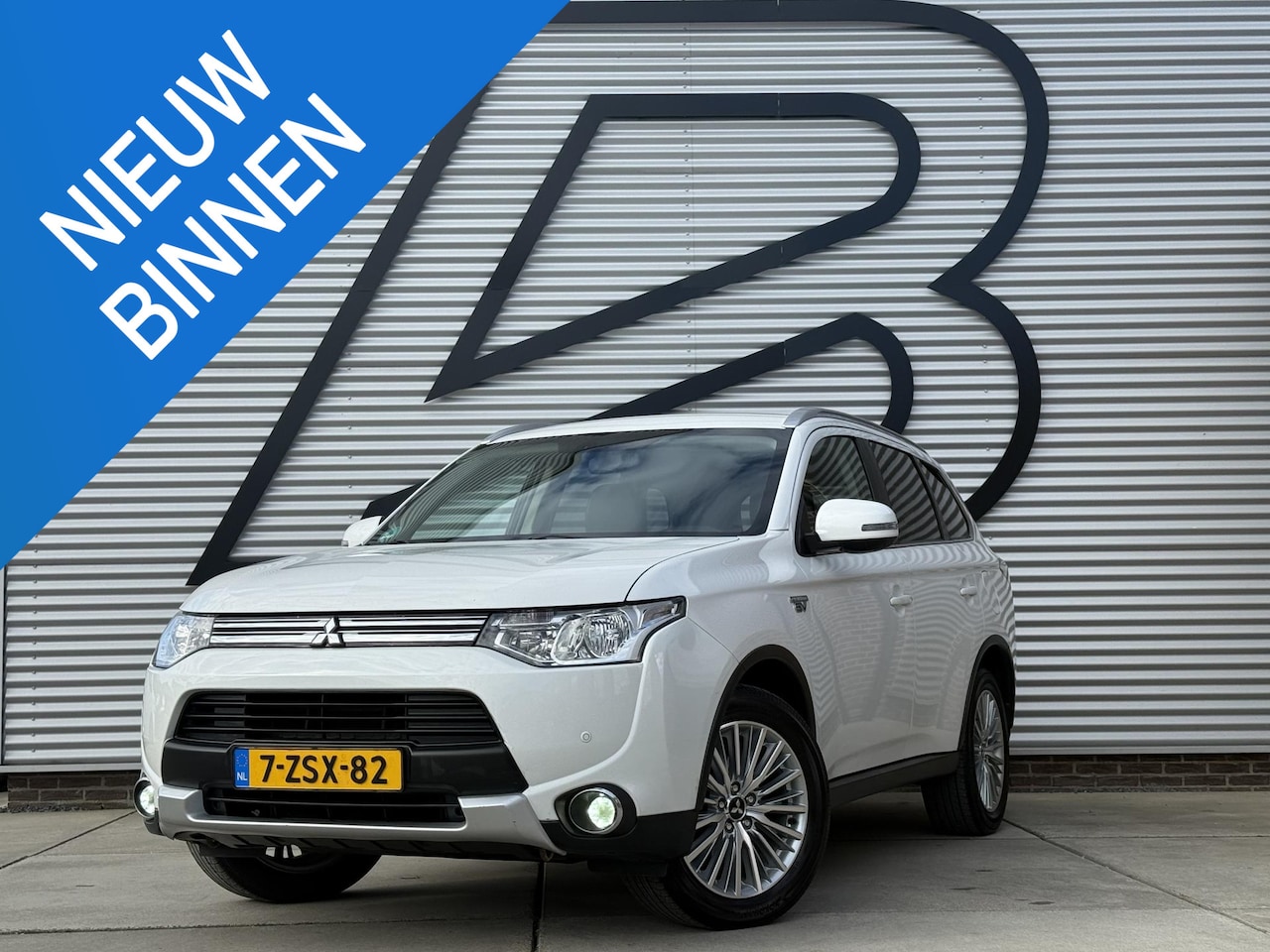 Mitsubishi Outlander - 2.0 PHEV Business Edition X-Line Navi|Camera|Clima|Cruise|Trekhaak|N.A.P|APK tot 12-2026 - AutoWereld.nl