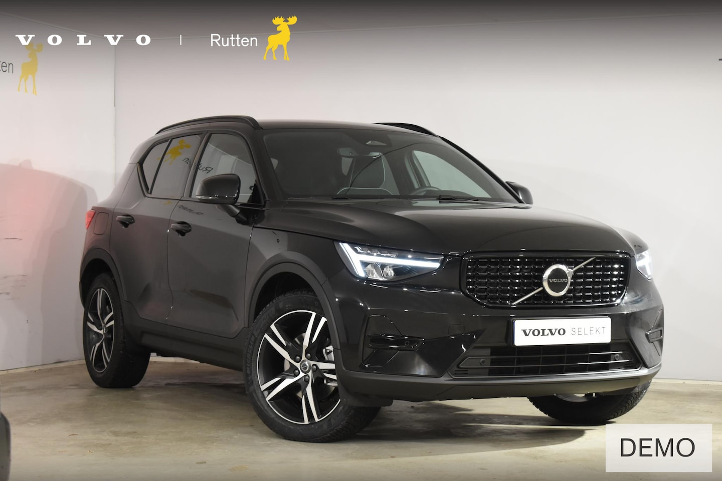Volvo XC40 - B4 211PK Automaat Plus Dark / Navigatie / Adaptive Cruise / Harman Kardon / Stuur- & Stoel - AutoWereld.nl