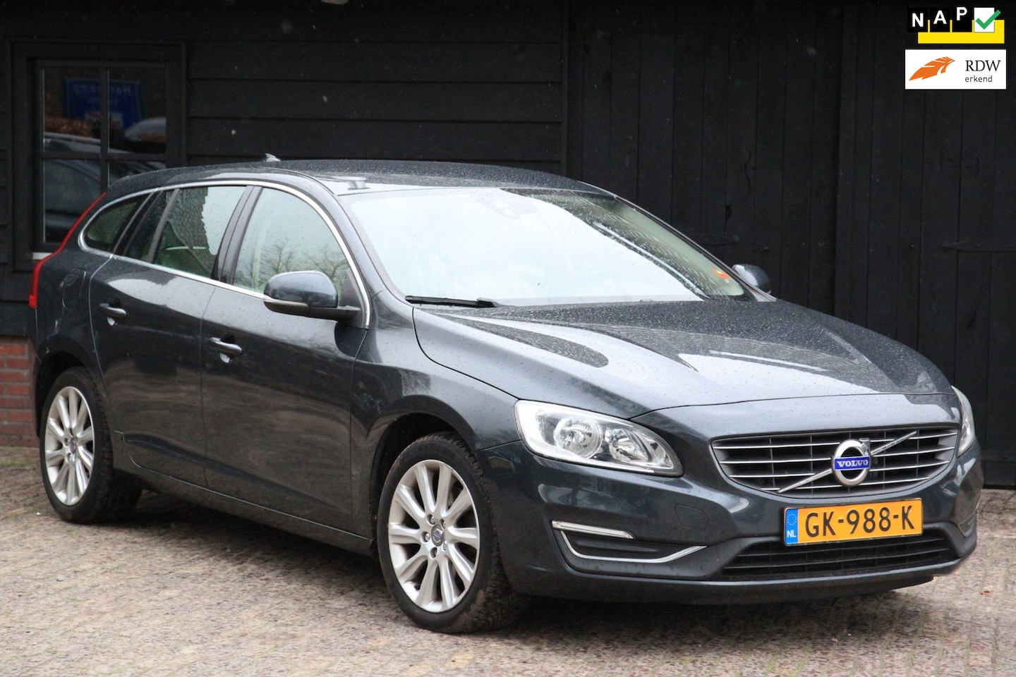 Volvo V60 - 2.0 D2 Summum Business Leer/Stoelverwarming/Navigatie/Parkeersensor - AutoWereld.nl