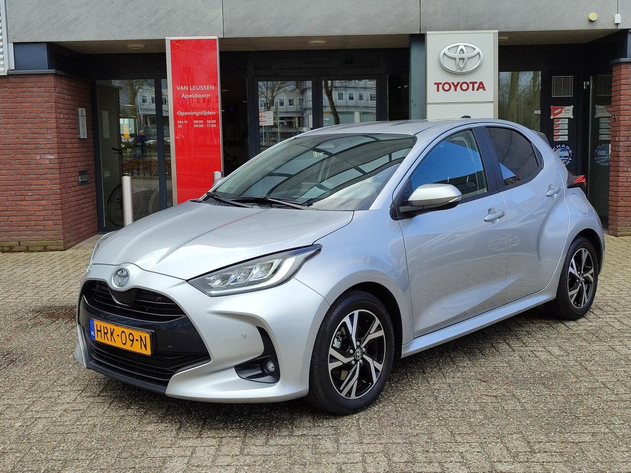 Toyota Yaris - 1.5 Hybrid 115 DYNAMIC NL-AUTO STOEL/STUURVERW BLIND SPOT PARK-SENSOREN NAVI CAMERA CLIMA - AutoWereld.nl