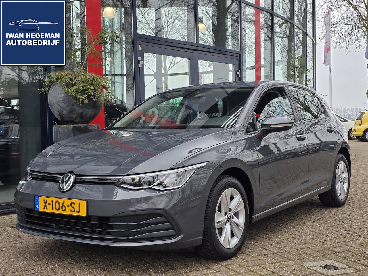 Volkswagen Golf - 1.0 eTSI Life Business | Navigatie | PDC | ECC | Stoel/Stuur Verwarming | Android Auto/App - AutoWereld.nl