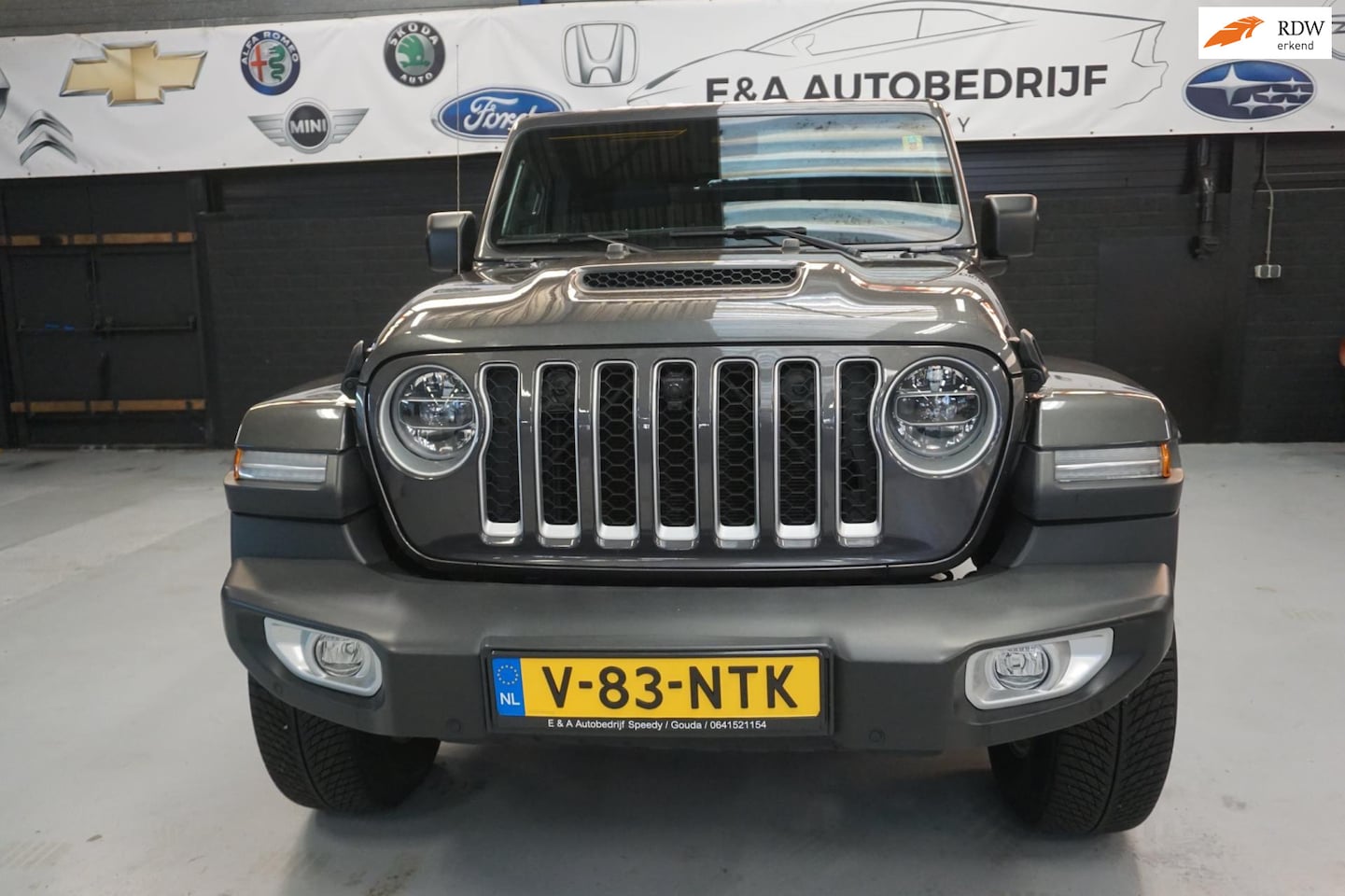 Jeep Gladiator - 3.0 V6 GRIJS KENTEKEN CABRIO /CAMERA / NAVI - AutoWereld.nl
