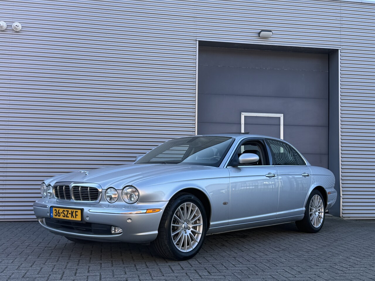 Jaguar XJ - 3.0 V6 I Aut. I NL. Auto I Schuifdak I Leder - AutoWereld.nl