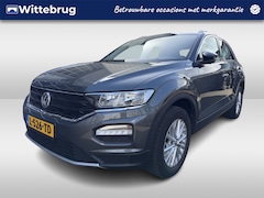 Volkswagen T-Roc - 1.5 TSI 150pk Style DSG Automaat Navigatie / Parkeersensoren / Trekhaak afneembaar / App-c