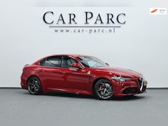 Alfa Romeo Giulia - 2.9 V6 Quadrifoglio 570+PK Squadra CARBON/HALF LEDER+ALCANTARA+MEMORY/19" LMV/CAM/LINE/ACC
