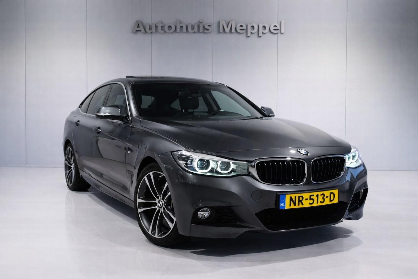 BMW 3-serie Gran Turismo - 320i M-Sport/// | LED | PDC | Panoramadak | Navigatie | Nederlandse Auto | - AutoWereld.nl