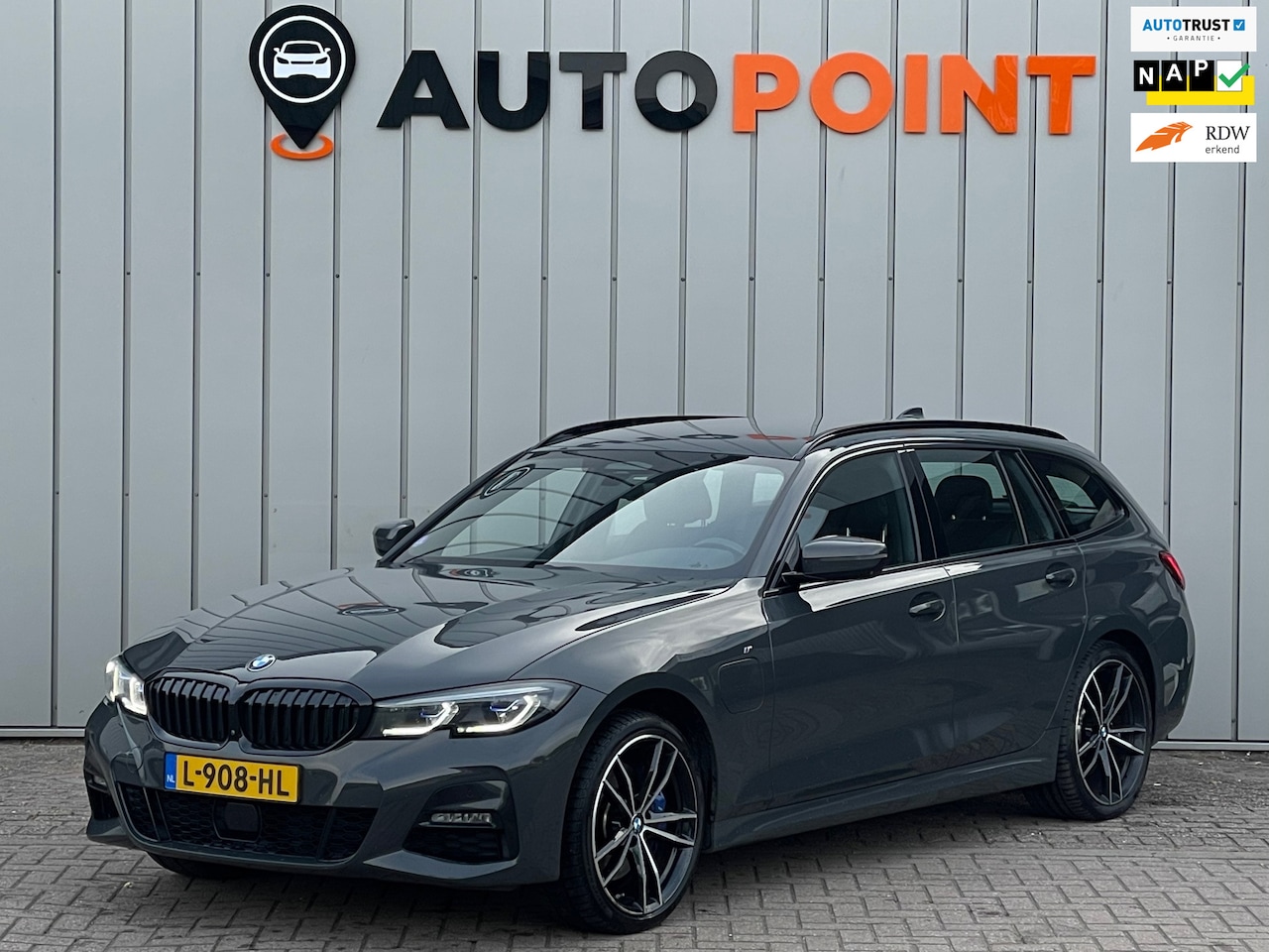 BMW 3-serie Touring - 320e XDRIVE M-Business Edition+|1E EIG|DEALEROND|M-PAKKET|360CAMERA|HARMAN.K|LASERLIGHT|ST - AutoWereld.nl