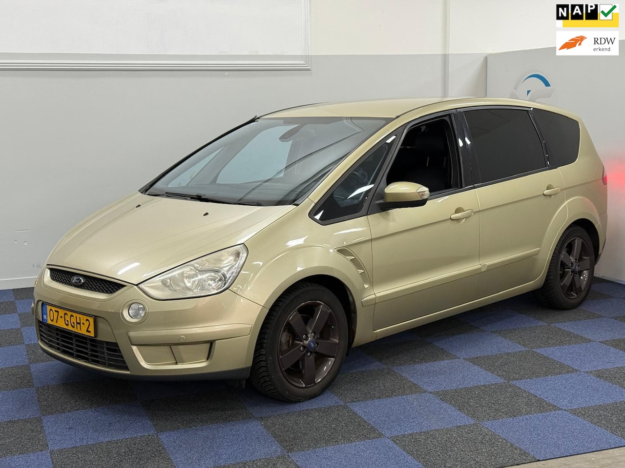 Ford S-Max - 2.0-16V / NIEUWE APK / RIJDT SCHAKELT GOED - AutoWereld.nl