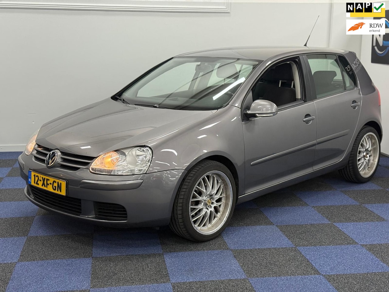 Volkswagen Golf - 1.6 FSI Optive 3 / AIRCO / LM VELGEN / RIJDT SCHAKELT GOED - AutoWereld.nl