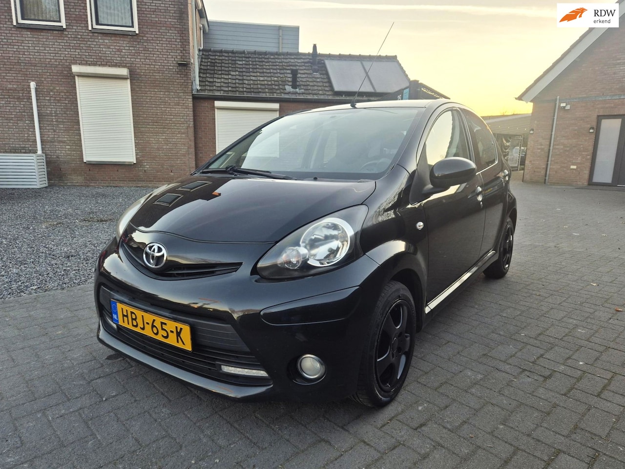 Toyota Aygo - 1.0-12V Comfort 5 Deurs Airco cv op afstand toerenteller - AutoWereld.nl